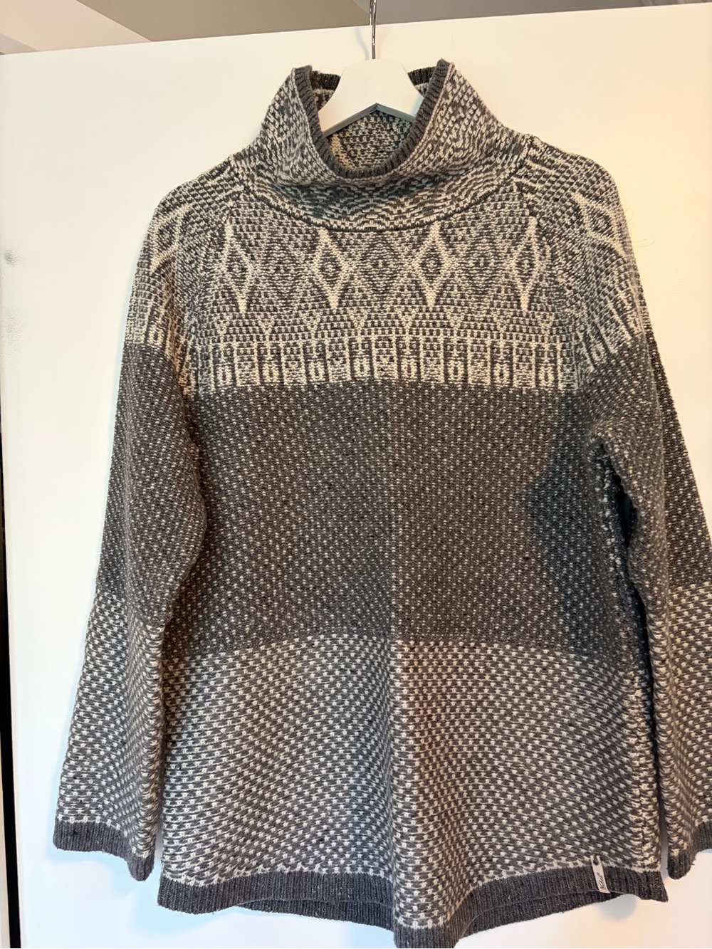 Woolrich Gray and Cream Patterned Turtleneck Sweater